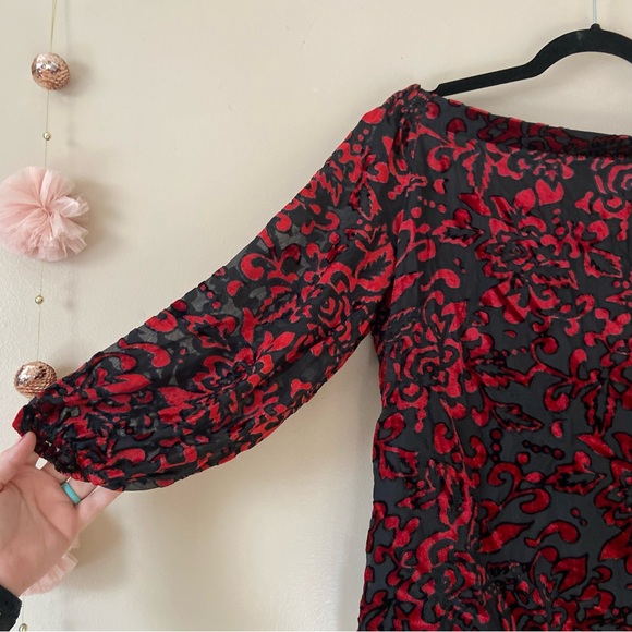 Chicos• red black velvet statement off the shoulder lace detail top - Picture 4 of 9